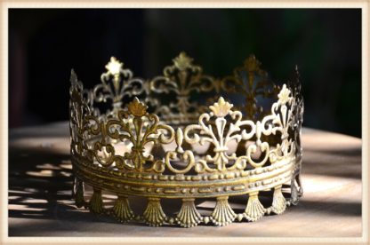 Metal Gold Lace Edge Crown